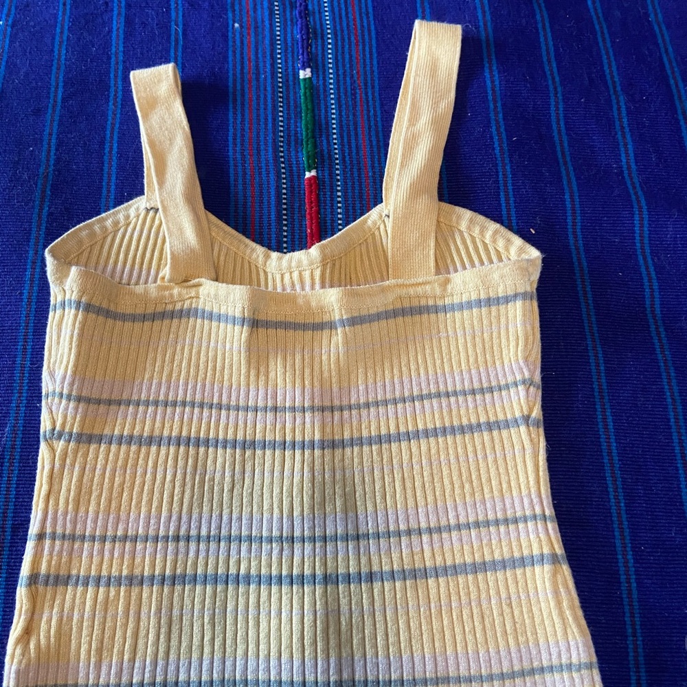 crop top - Picture 2 of 2